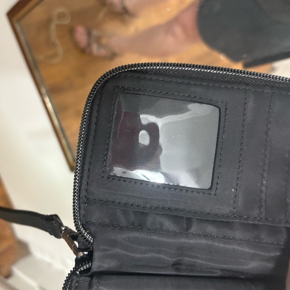 Lug Quilted Black Wallet Rodeo, great condition. Never used, needed a larger one - Picture 5 of 5